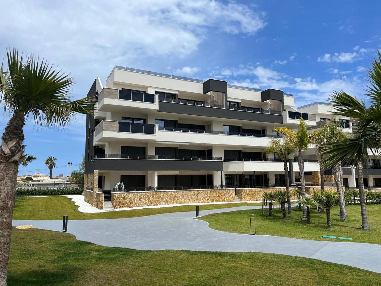 2 soverom Leilighet til salgs i Playa Flamenca med svømmebasseng garasje - € 359 000 (Ref: 8448942)