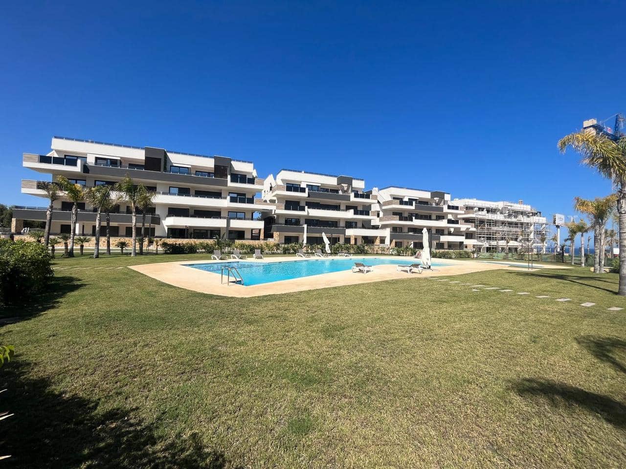 2 soverom Leilighet til salgs i Playa Flamenca med svømmebasseng garasje - € 359 000 (Ref: 8448942)