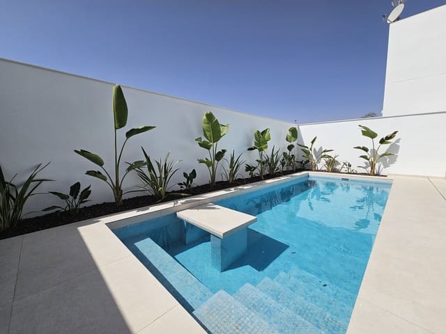 4 bedroom Villa for sale in Centro, Los Alcázares with pool - € 499,900 (Ref: 8479653)