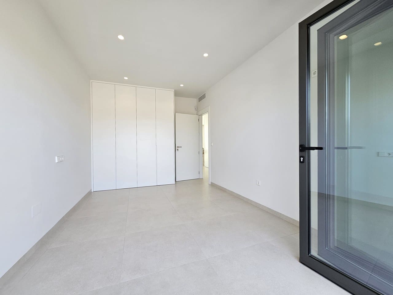 4 soverom Villa til salgs i Los Alcazares med svømmebasseng - € 449 000 (Ref: 8479655)