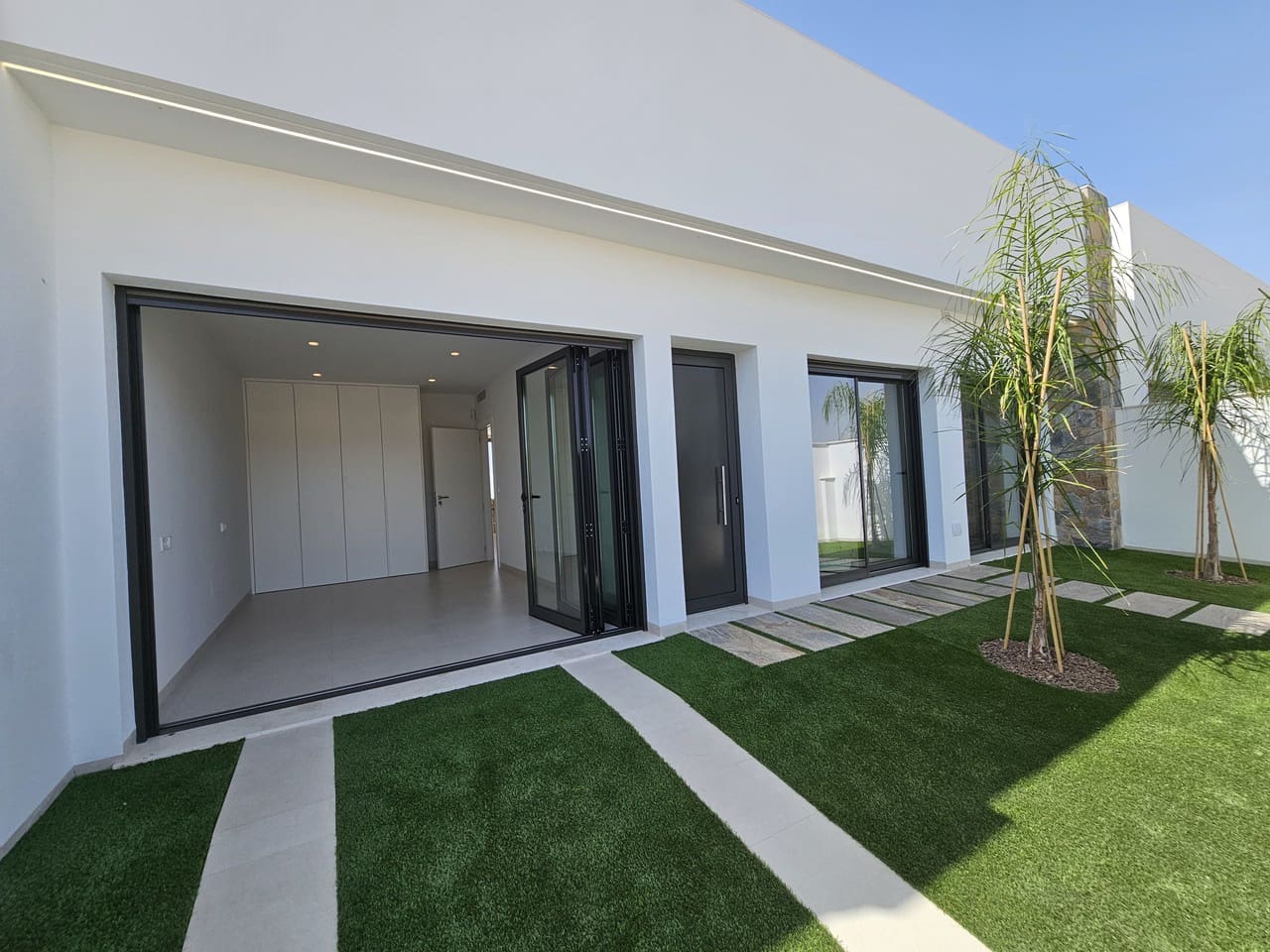 4 soverom Villa til salgs i Los Alcazares med svømmebasseng - € 449 000 (Ref: 8479655)