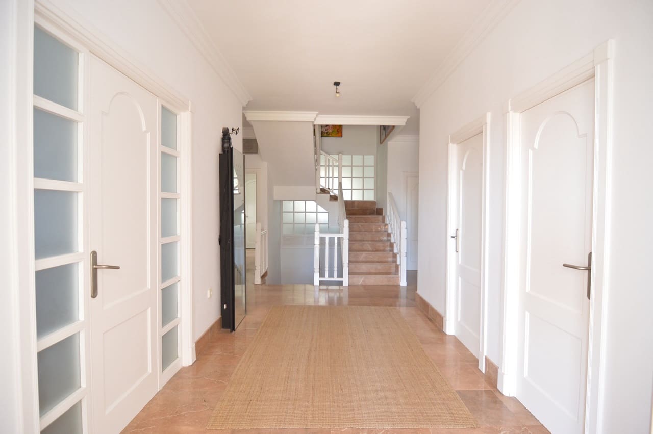 4 slaapkamer Villa te koop in Torrevieja met zwembad garage - € 890.000 (Ref: 8497813)