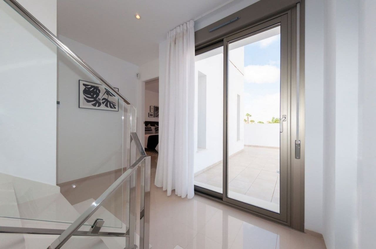 3 soverom Villa til salgs i Los Alcazares med svømmebasseng garasje - € 548 021 (Ref: 8525063)