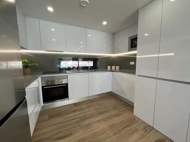 2 makuuhuone Huoneisto myytävänä paikassa Centro, Los Alcázares mukana uima-altaan 
autotalli - 219 000 € (Ref: 8525066)