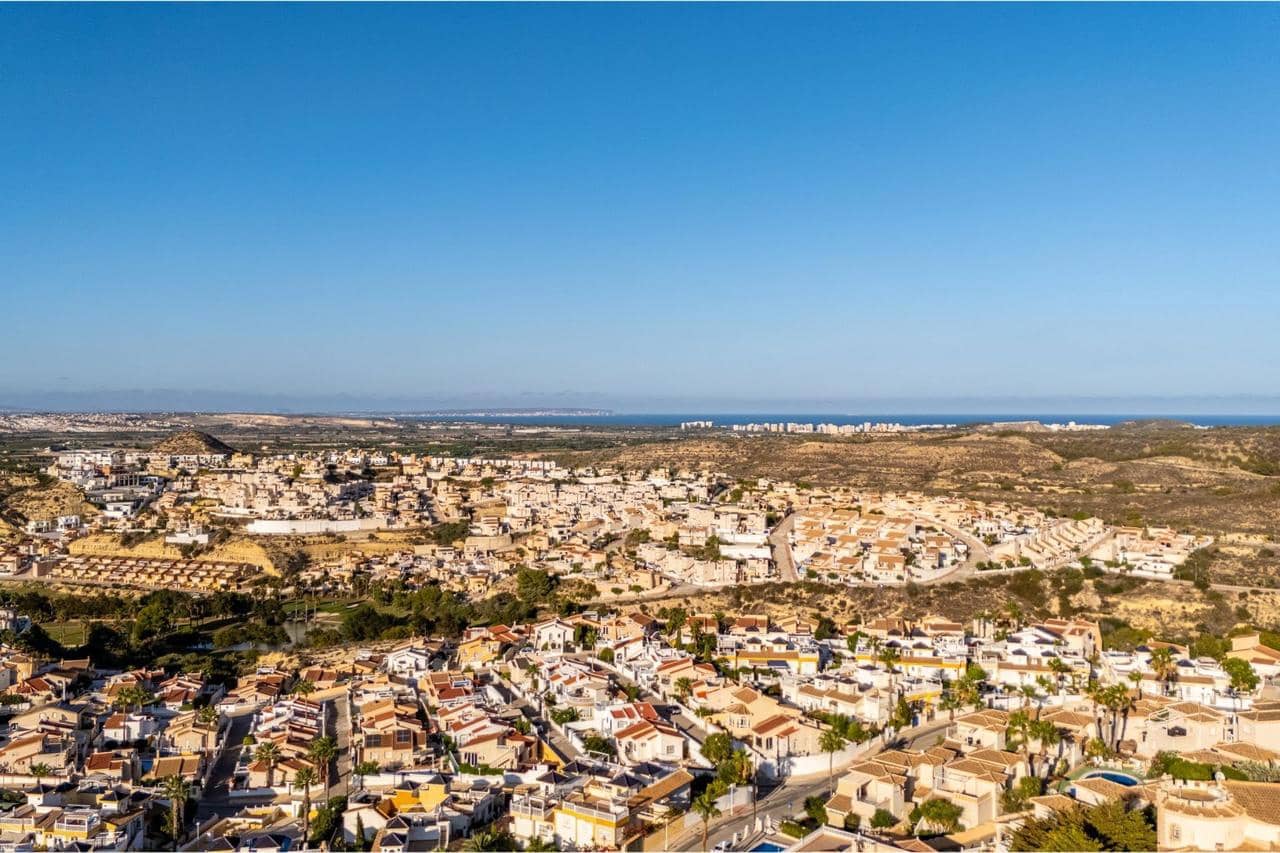 4 bedroom Villa for sale in Rojales with pool - € 499,000 (Ref: 8547420)