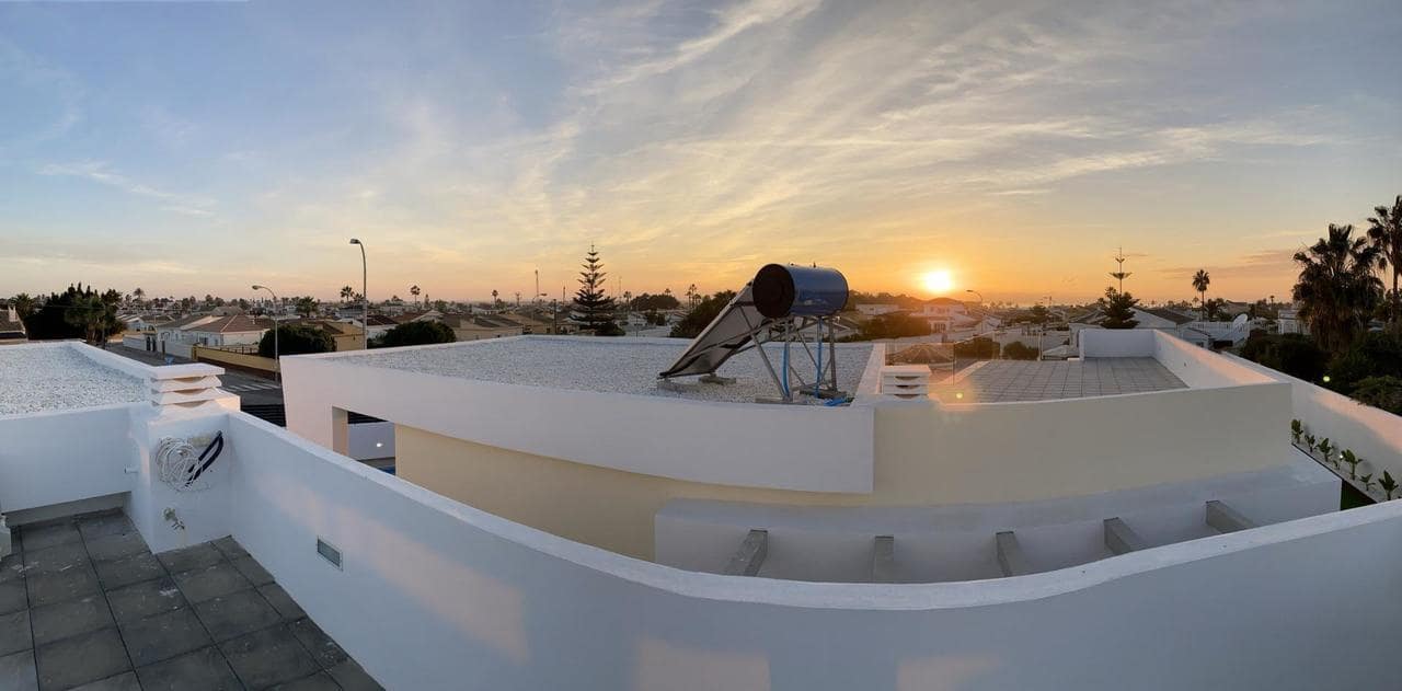 3 soveværelse Villa til salg i Torrevieja med swimmingpool garage - € 615.000 (Ref: 8594269)