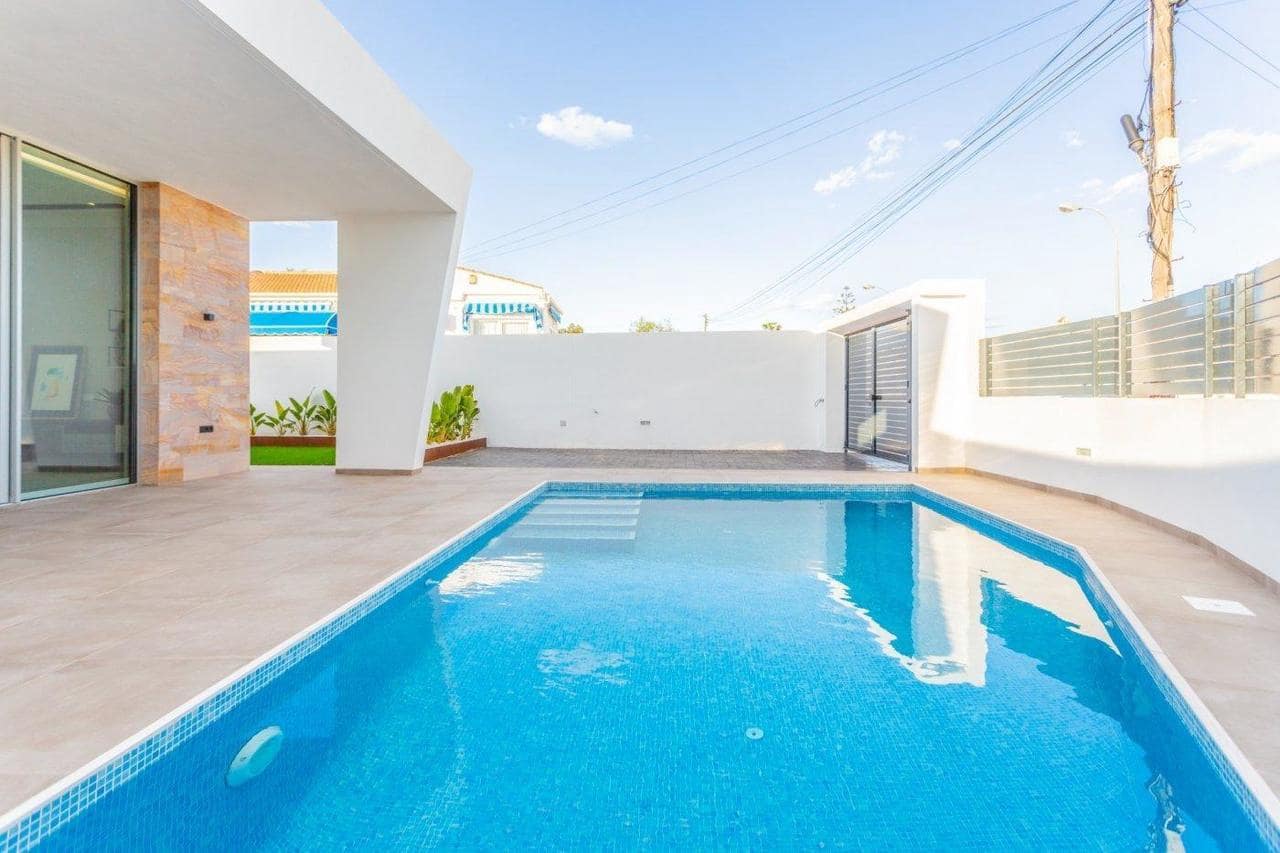 3 soveværelse Villa til salg i Torrevieja med swimmingpool garage - € 615.000 (Ref: 8594269)