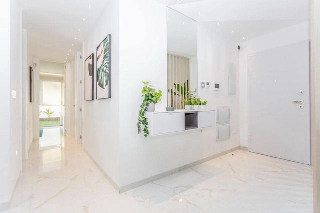 3 sypialnia Willa na sprzedaż w El Molino, Torrevieja z basenem garażem - 615 000 € (Ref: 8594269)