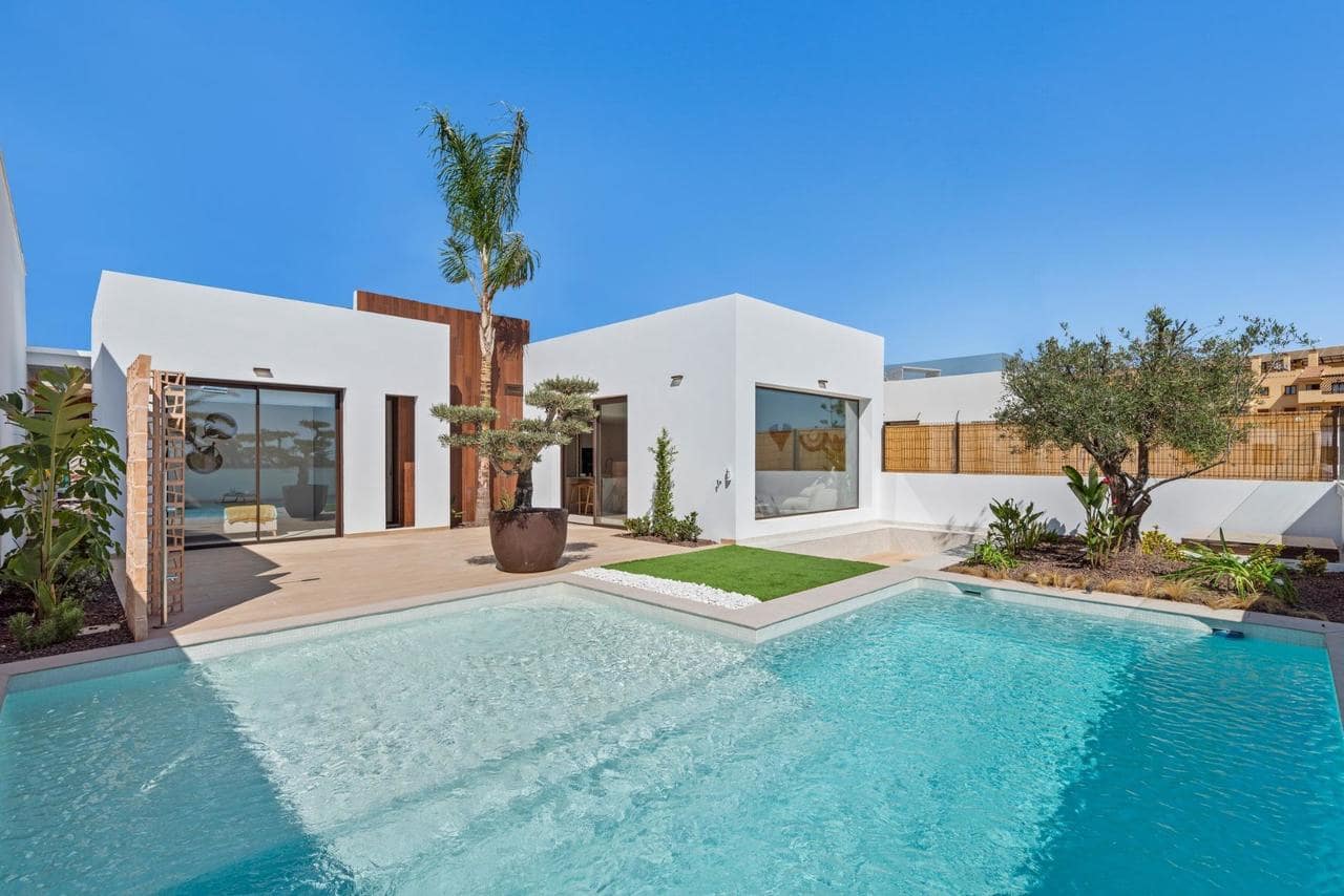 3 soverom Villa til salgs i Los Alcazares med svømmebasseng garasje - € 569 000 (Ref: 8594271)