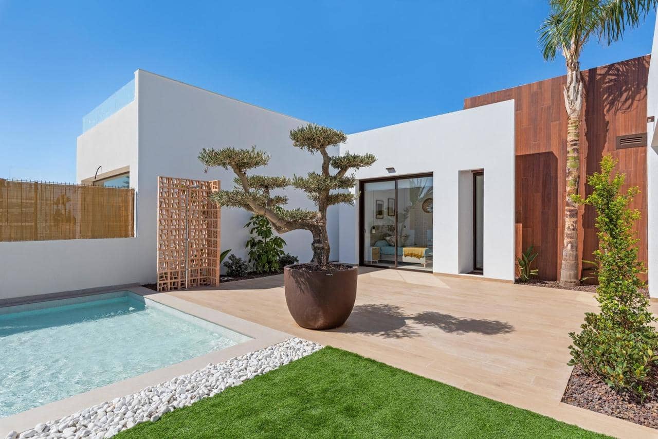 3 soverom Villa til salgs i Los Alcazares med svømmebasseng garasje - € 569 000 (Ref: 8594271)