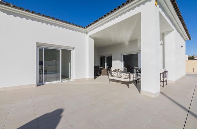3 soveværelse Villa til salg i Pinoso med swimmingpool - € 295.000 (Ref: 8598081)
