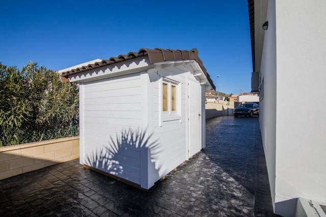 3 soveværelse Villa til salg i Pinoso med swimmingpool - € 295.000 (Ref: 8598081)