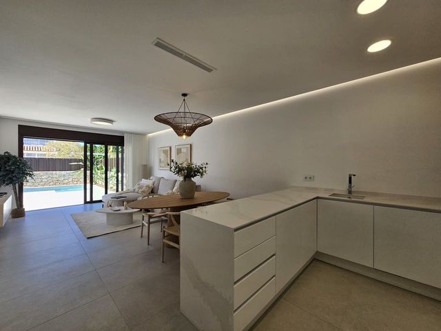3 bedroom Villa for sale in Dehesa de Campoamor, Orihuela with pool - € 488,000 (Ref: 8602164)