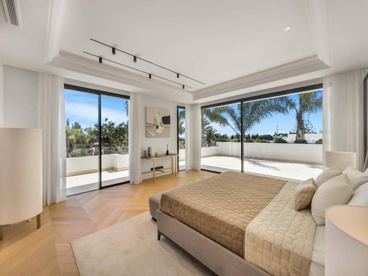6 bedroom Villa for sale in Marbella with pool - € 6,400,000 (Ref: 8612927)
