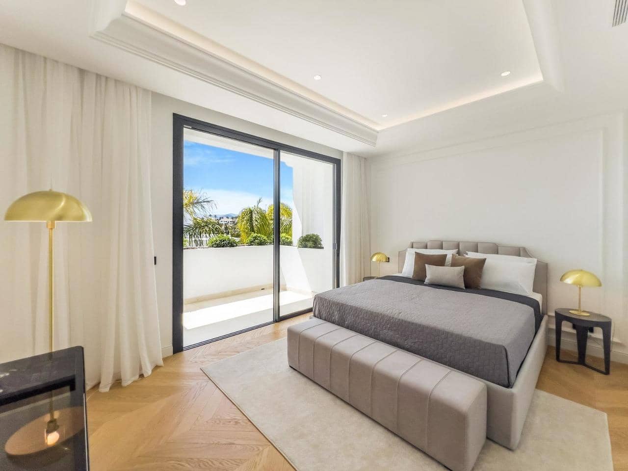 6 bedroom Villa for sale in Marbella with pool - € 6,400,000 (Ref: 8612927)