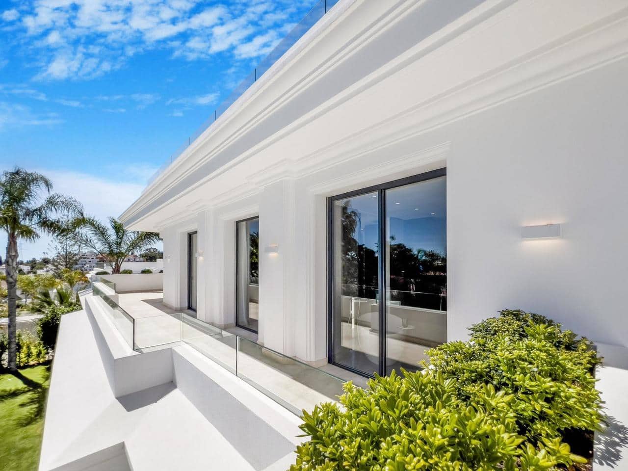 6 bedroom Villa for sale in Marbella with pool - € 6,400,000 (Ref: 8612927)