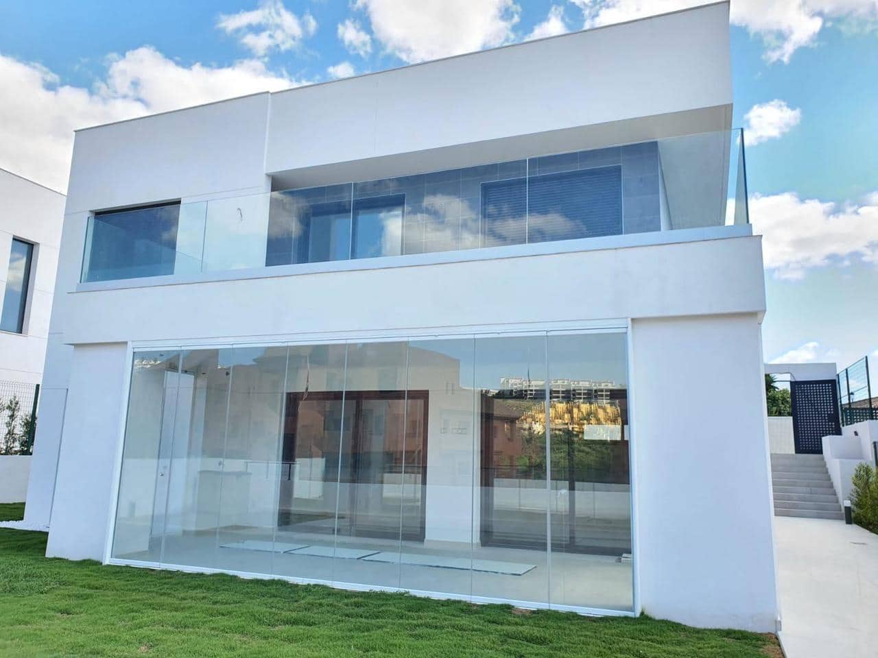 4 soverom Villa til salgs i Manilva med svømmebasseng - € 780 000 (Ref: 8613025)