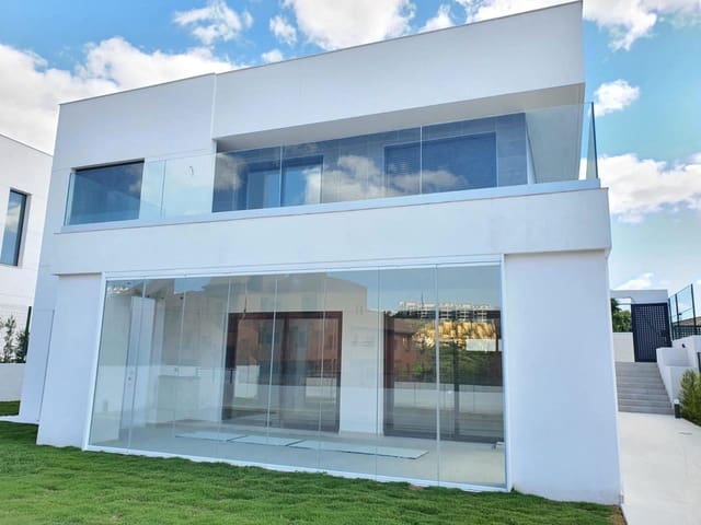 4 chambre Villa/Maison à vendre à Manilva Pueblo, Manilva avec piscine - 780 000 € (Ref: 8613025)