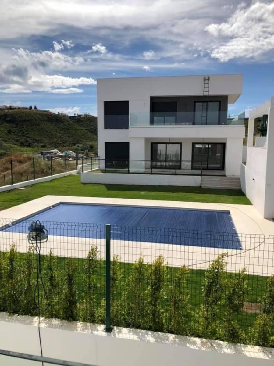 4 soverom Villa til salgs i Manilva med svømmebasseng - € 780 000 (Ref: 8613025)