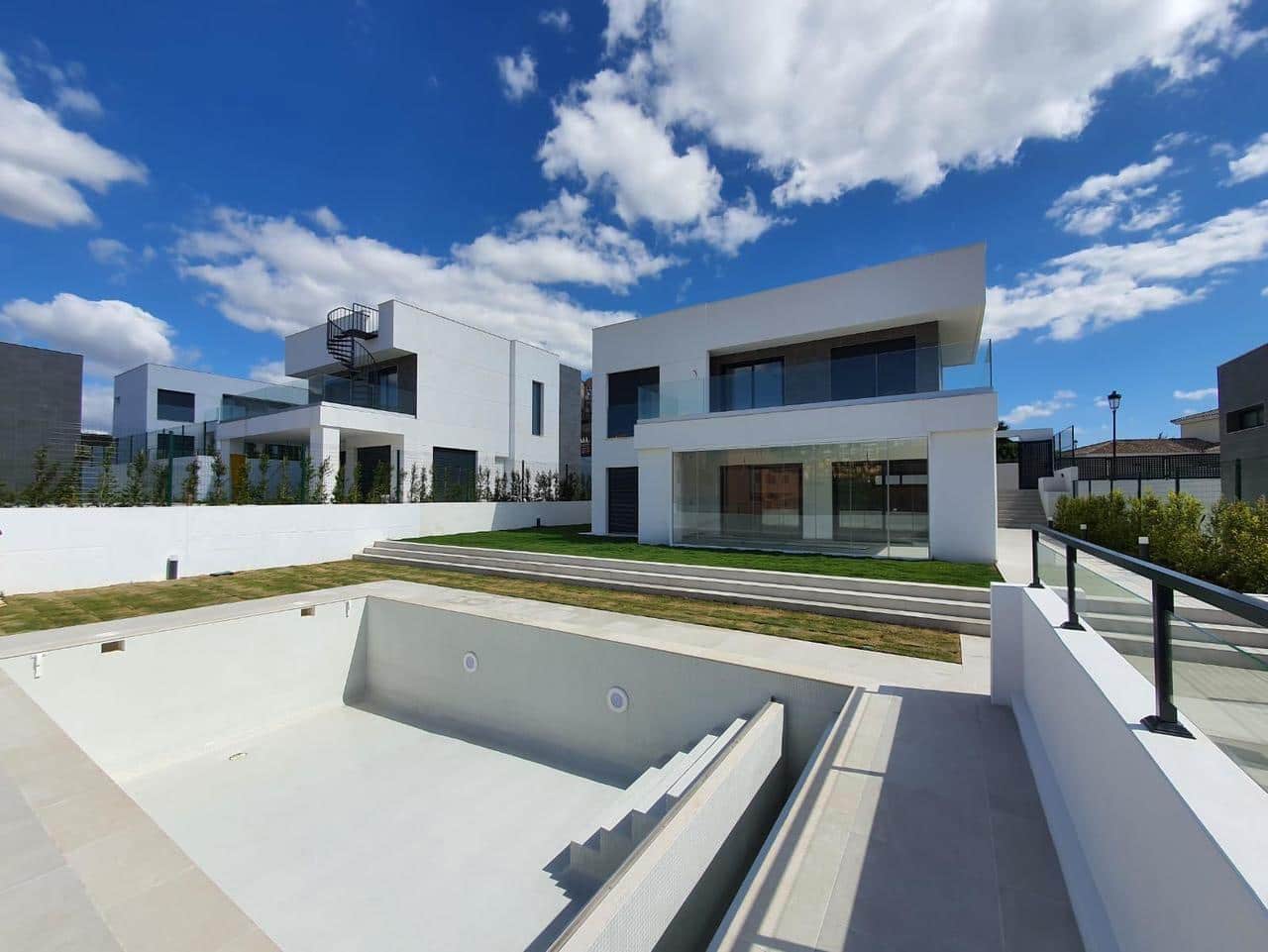 4 soverom Villa til salgs i Manilva med svømmebasseng - € 780 000 (Ref: 8613025)