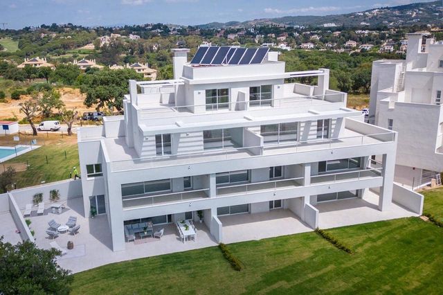 3 Zimmer Apartment zu verkaufen in Sotogrande, San Roque mit Pool Garage - 640.000 € (Ref: 8625507)