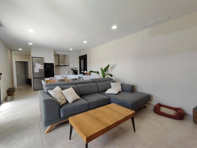 Chalet de 3 habitaciones en Pinoso en venta con piscina - 280.000 € (Ref: 8635468)