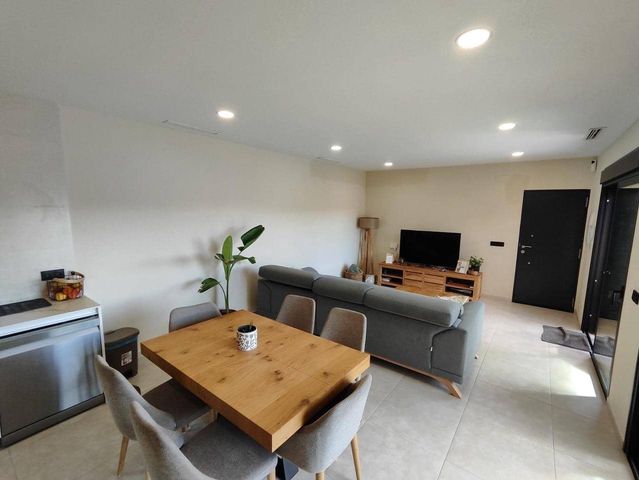 Chalet de 3 habitaciones en Pinoso en venta con piscina - 280.000 € (Ref: 8635468)