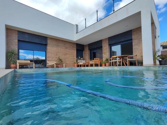 3 slaapkamer Villa te koop in Pinoso met zwembad - € 280.000 (Ref: 8635468)