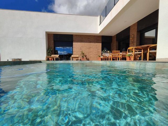 Chalet de 3 habitaciones en Pinoso en venta con piscina - 280.000 € (Ref: 8635468)
