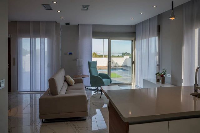 4 bedroom Villa for sale in Dehesa de Campoamor, Orihuela with pool - € 488,000 (Ref: 8637559)