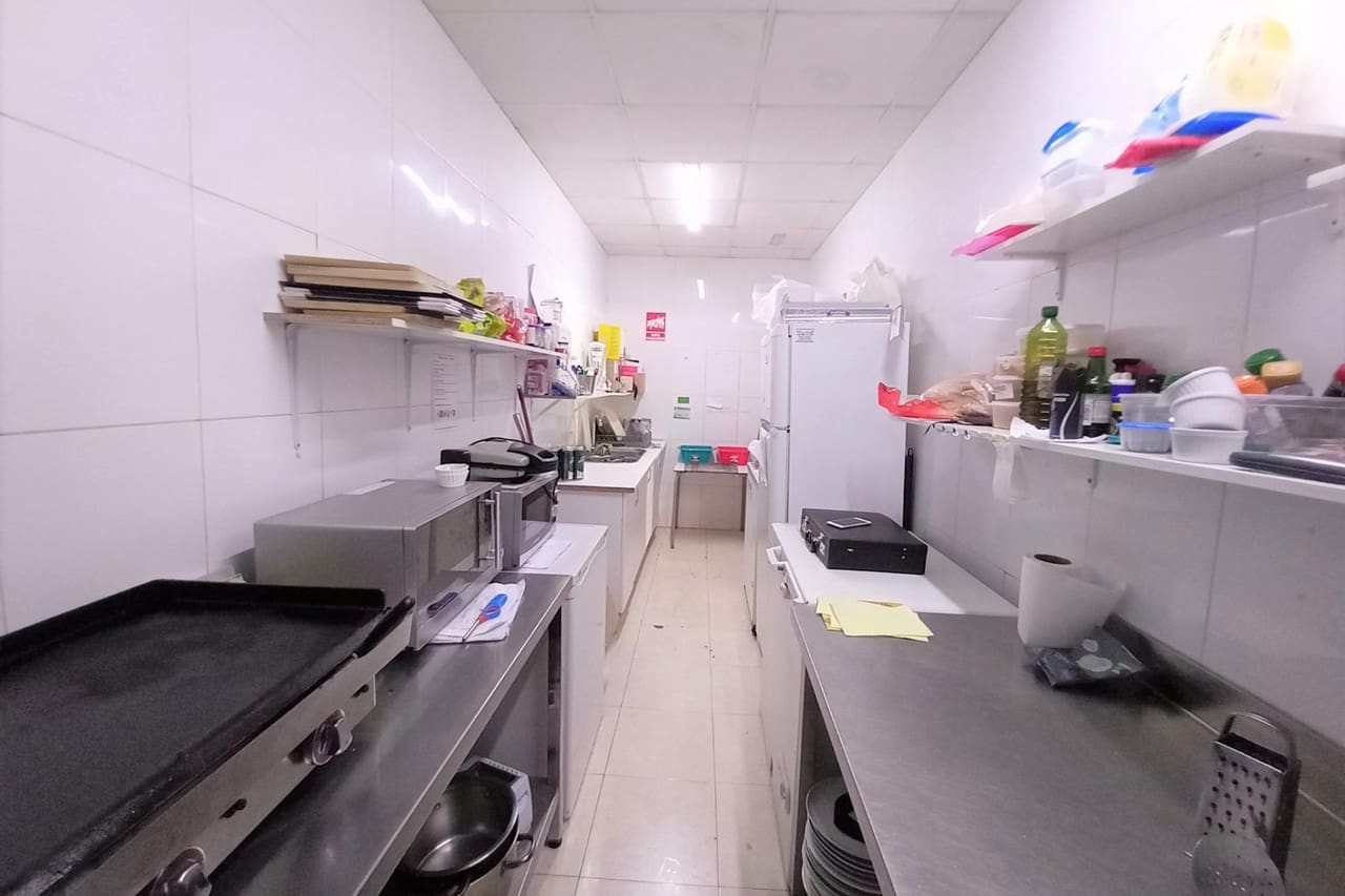 Komercyjne na sprzedaż w Guardamar del Segura - 200 000 € (Ref: 8647745)