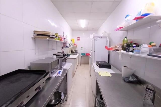 Commercieel te koop in Zona Pueblo, Guardamar del Segura - € 200.000 (Ref: 8647745)