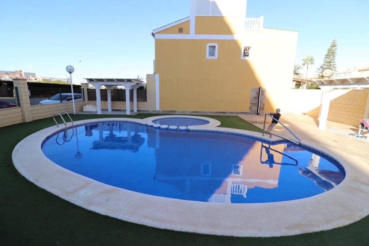 5 sypialnia Willa na sprzedaż w Torrevieja z basenem - 220 000 € (Ref: 8647768)