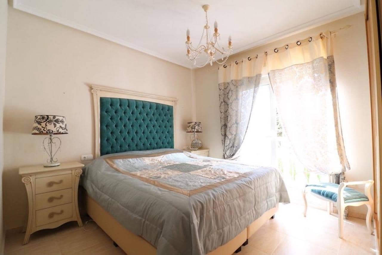 5 sypialnia Willa na sprzedaż w Torrevieja z basenem - 220 000 € (Ref: 8647768)