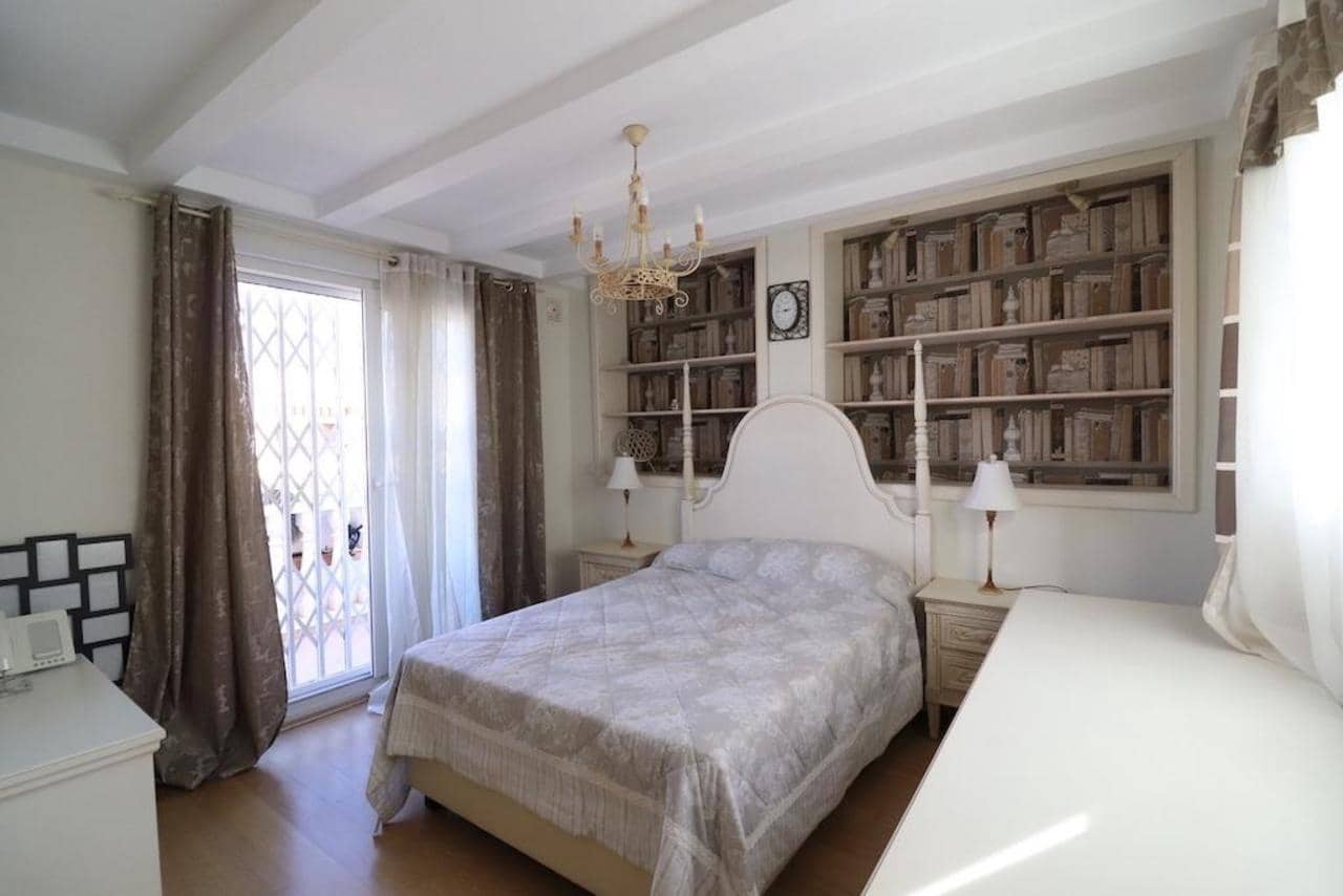 5 sypialnia Willa na sprzedaż w Torrevieja z basenem - 220 000 € (Ref: 8647768)