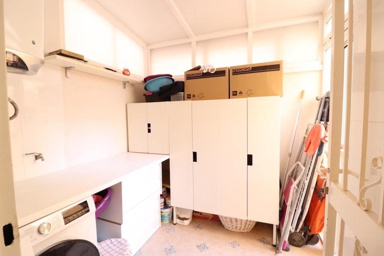 5 sypialnia Willa na sprzedaż w Torrevieja z basenem - 220 000 € (Ref: 8647768)