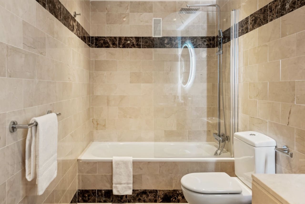 1 Zimmer Apartment zu verkaufen in Benahavis mit Pool Garage - 245.000 € (Ref: 8653508)