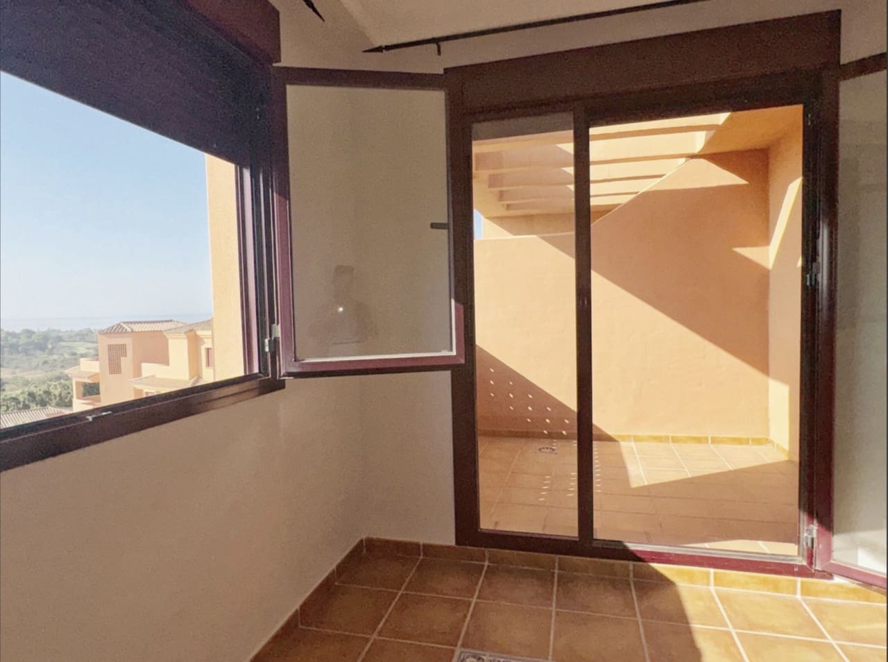 1 quarto Penthouse para venda em Benahavis com piscina garagem - 220 000 € (Ref: 8653509)