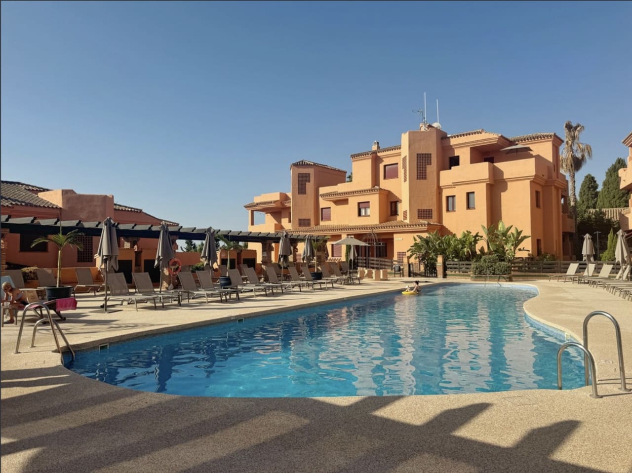 1 quarto Penthouse para venda em Benahavis com piscina garagem - 220 000 € (Ref: 8653509)