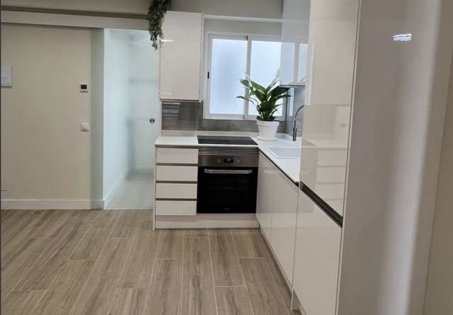 3 makuuhuone Huoneisto myytävänä paikassa Casco Antiguo, Marbella mukana 
autotalli - 290 000 € (Ref: 8716764)