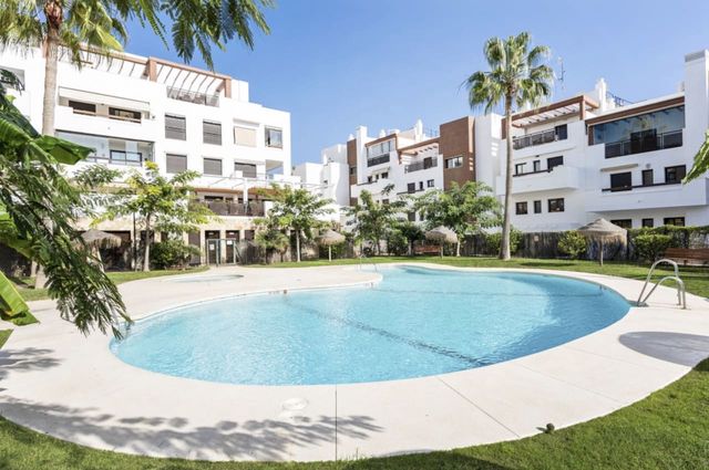 2 soveværelse Lejlighed til salg i La Cala de Mijas, Mijas med swimmingpool garage - € 375.000 (Ref: 8716766)