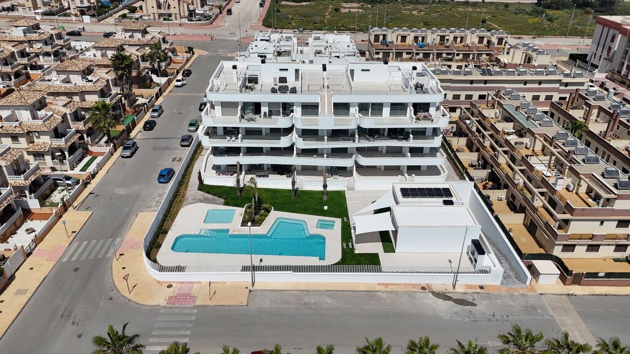 2 soveværelse Lejlighed til salg i Cabo Roig med swimmingpool - € 289.590 (Ref: 8716775)