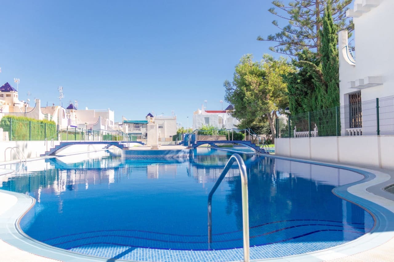 2 sypialnia Willa na sprzedaż w Torrevieja - 155 000 € (Ref: 8730882)