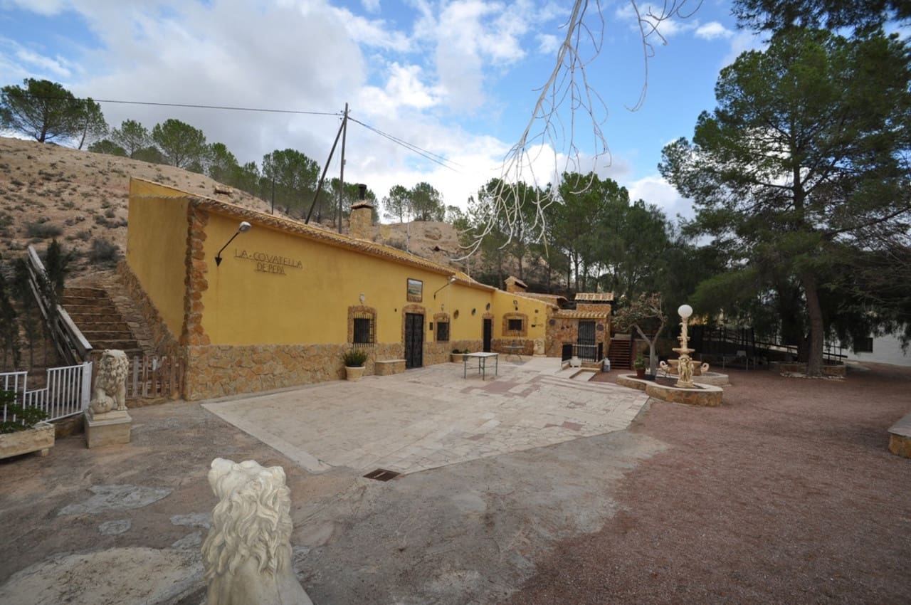 4 chambre Villa/Maison à vendre à Pinoso - 189 000 € (Ref: 8731255)