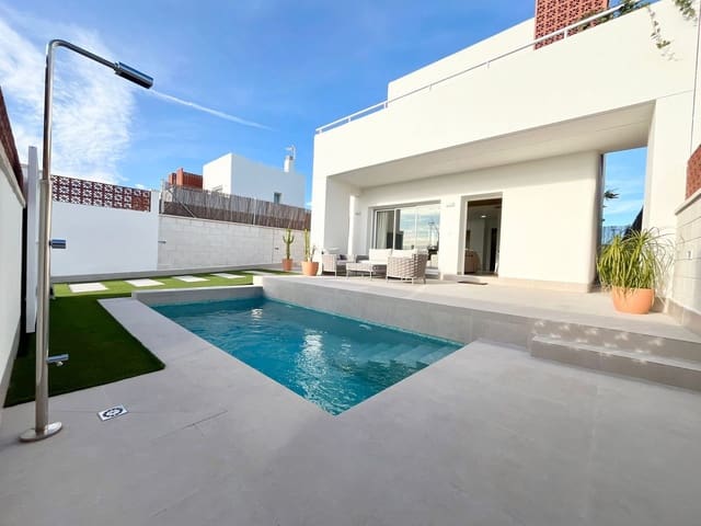 3 soverom Villa til salgs i Pilar de la Horadada ciudad, Pilar de la Horadada med svømmebasseng garasje - € 439 000 (Ref: 8736326)