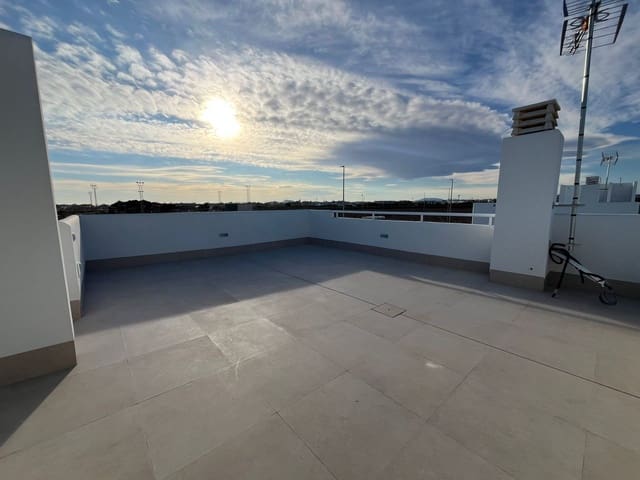 3 soverom Villa til salgs i Pilar de la Horadada ciudad, Pilar de la Horadada med svømmebasseng garasje - € 439 000 (Ref: 8736326)