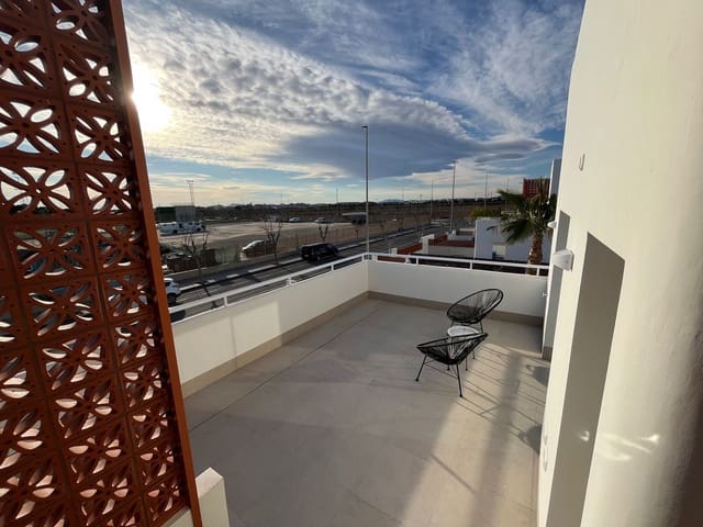 3 soverom Villa til salgs i Pilar de la Horadada ciudad, Pilar de la Horadada med svømmebasseng garasje - € 439 000 (Ref: 8736326)