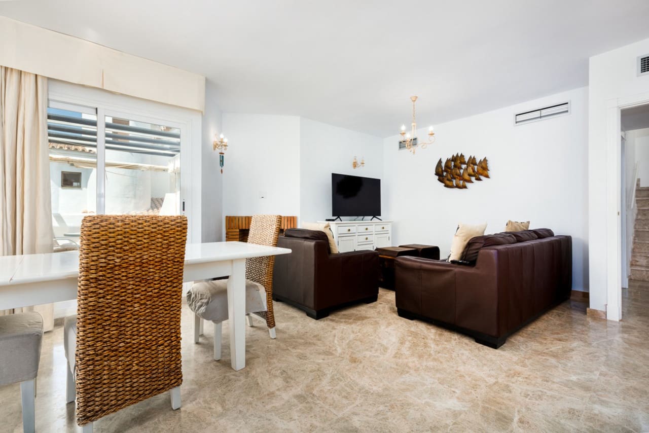2 soveværelse Penthouse til salg i Nueva Andalucia med swimmingpool garage - € 444.990 (Ref: 8736327)