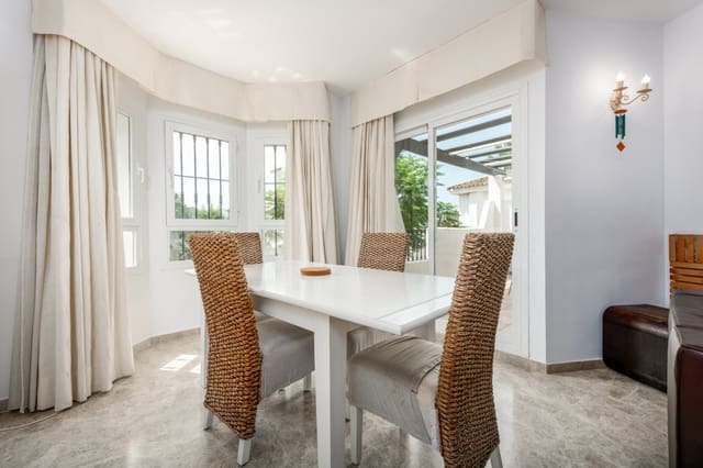 2 soverom Penthouse til salgs i Puerto Banus, Marbella med svømmebasseng garasje - € 444 990 (Ref: 8736327)