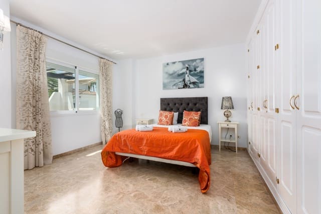 2 soverom Penthouse til salgs i Puerto Banus, Marbella med svømmebasseng garasje - € 444 990 (Ref: 8736327)